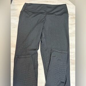 Singer yoga stretch pants XL black alligator print